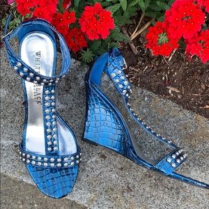 WHBM BLUE T STRAP WEDGE SANDAL